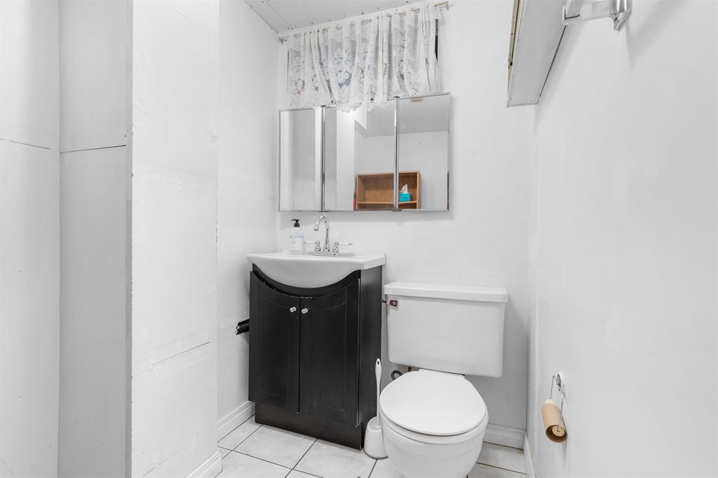 listing image 1106730117823911267