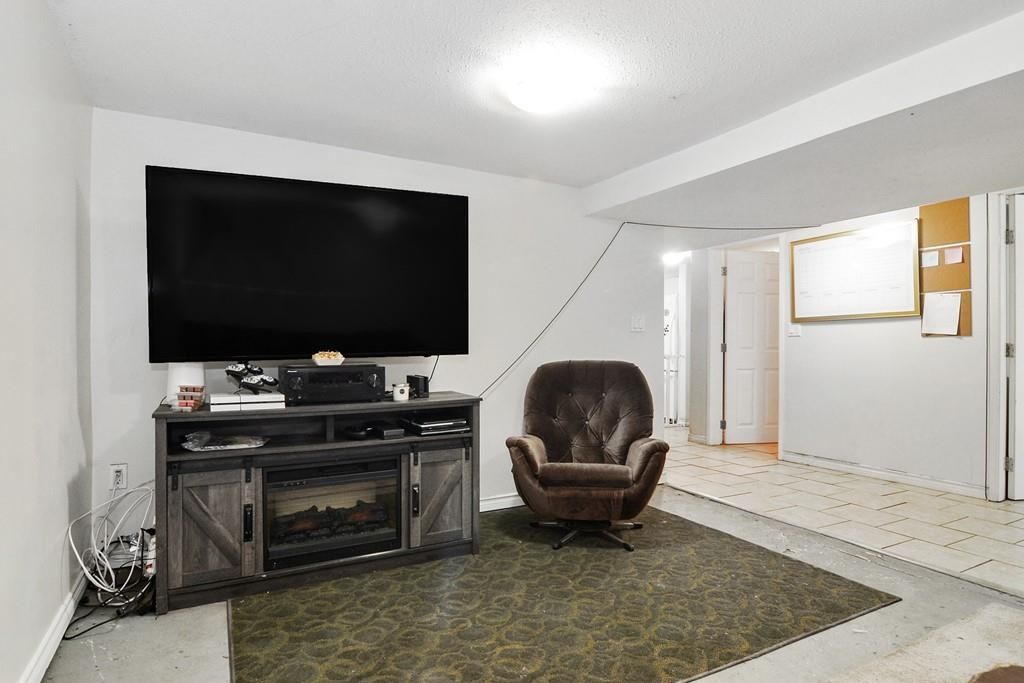 listing image 1101648639866564100