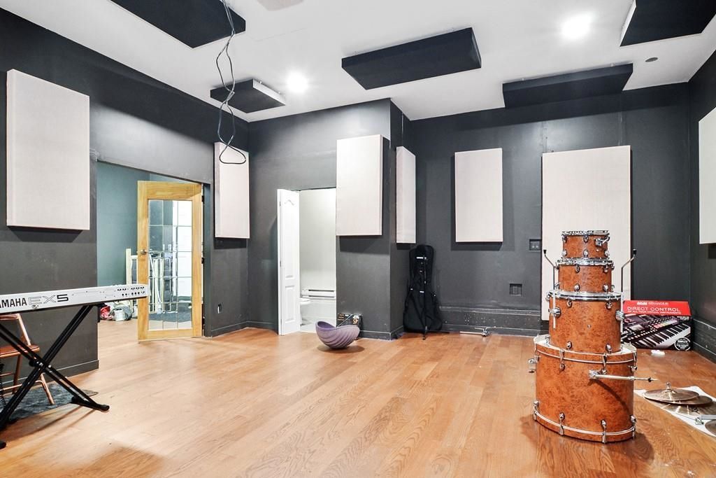 listing image 1106926418126273120