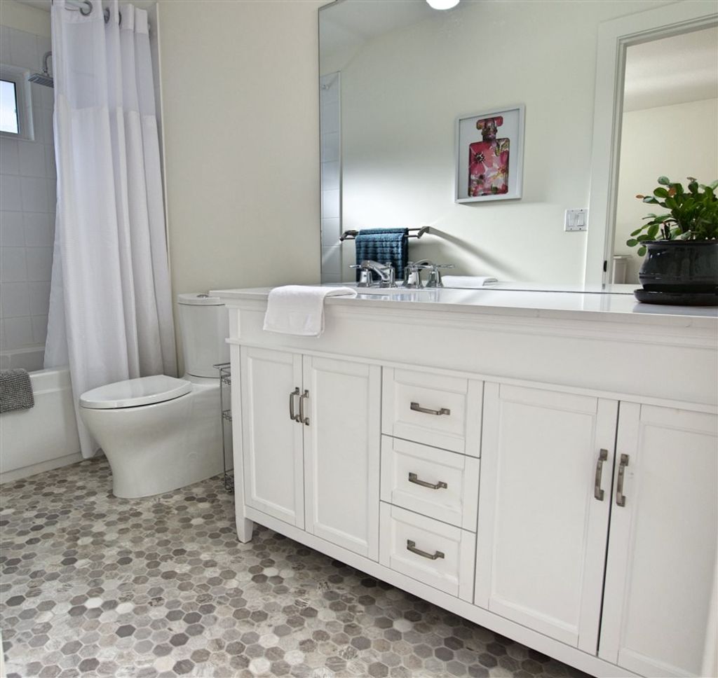 listing image 1106474715576692674