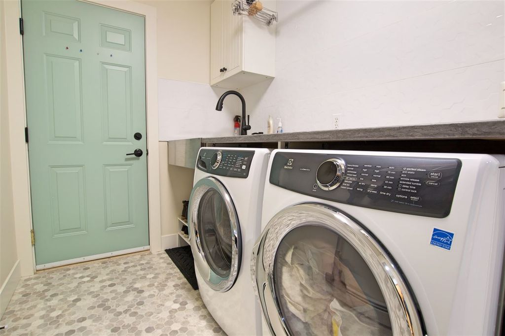 listing image 1106010513012455791