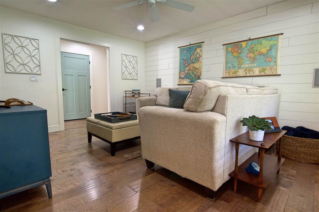 listing image 1107434581647753034