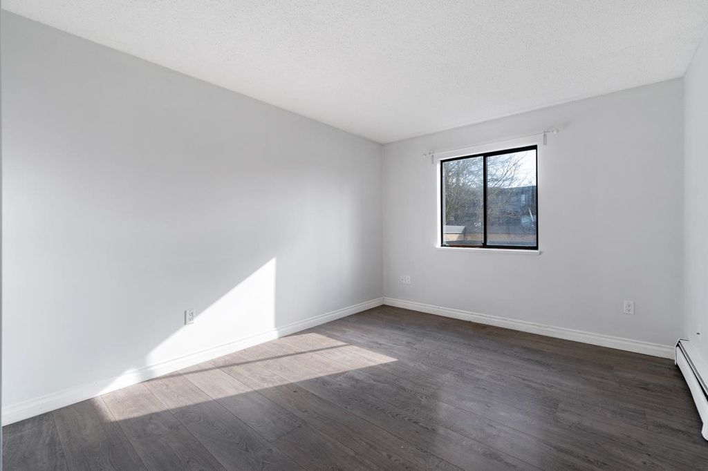 listing image 1100234887397195842