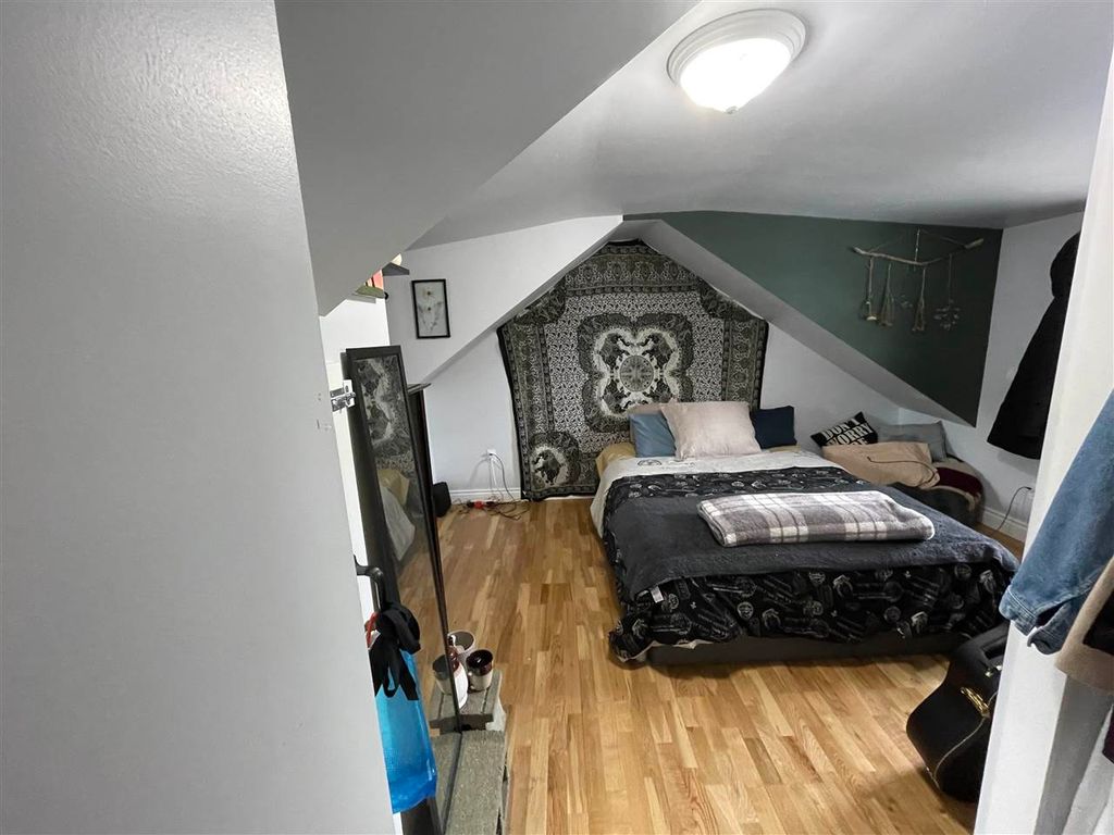 listing image 1104895747546629138