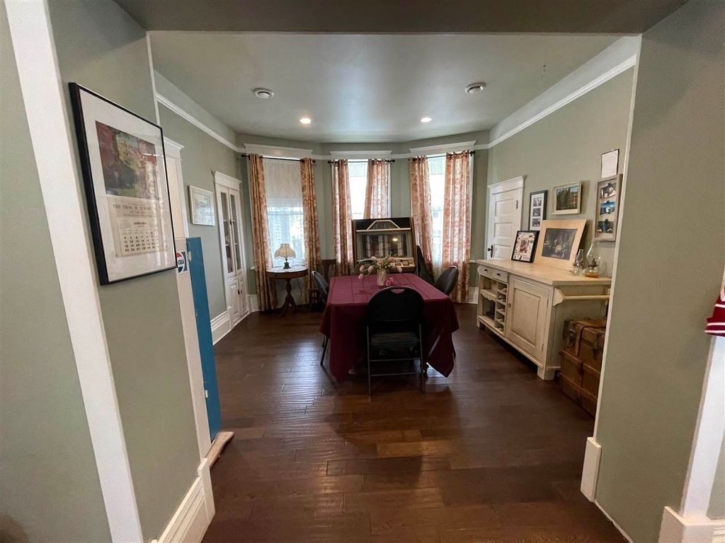 listing image 1102819606796378405