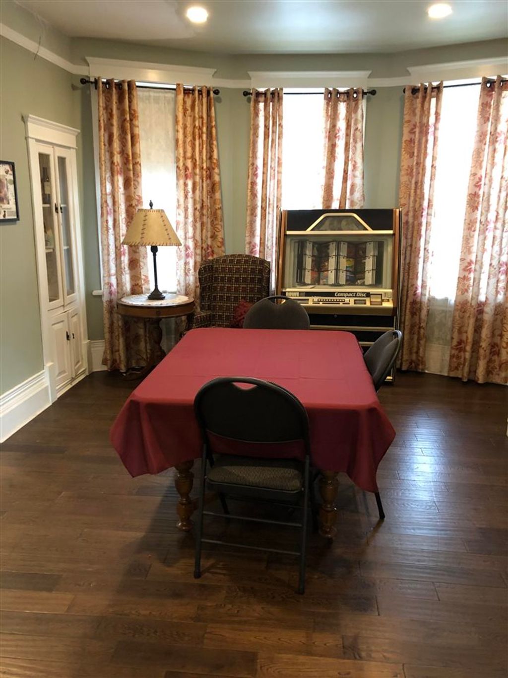 listing image 1102166778800704932