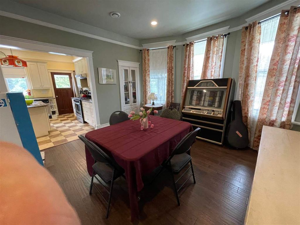 listing image 1109818857609731251