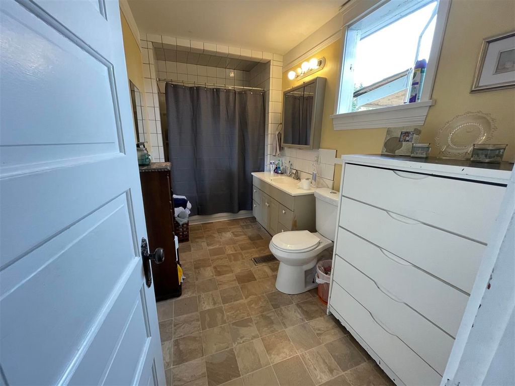 listing image 1103933055758713703