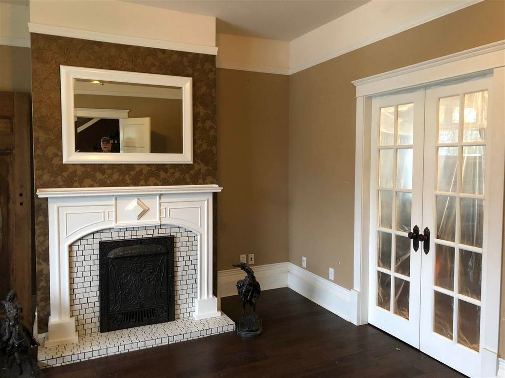 listing image 1105905755262755908