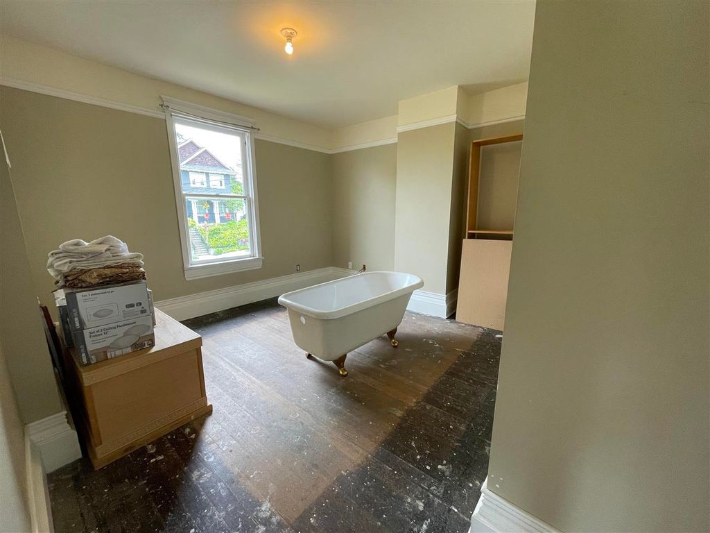 listing image 1109853369544892294