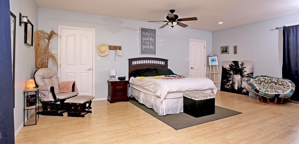 listing image 1102610419749702522