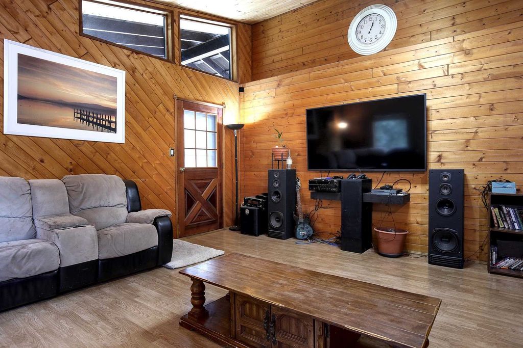 listing image 1104423387230989296