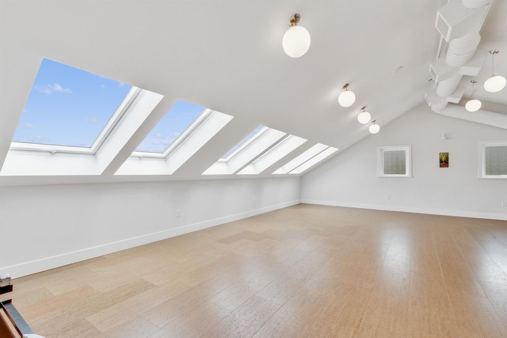 listing image 1102489650328231602