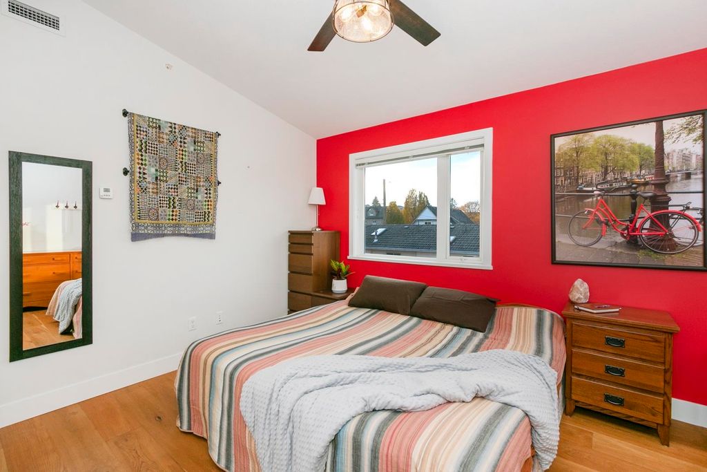 listing image 1104398779954991418