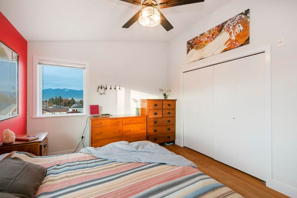 listing image 1104999347289967499