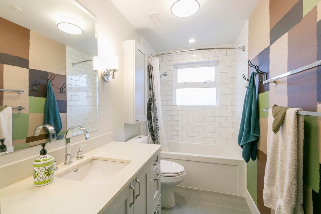 listing image 1104500408862580576