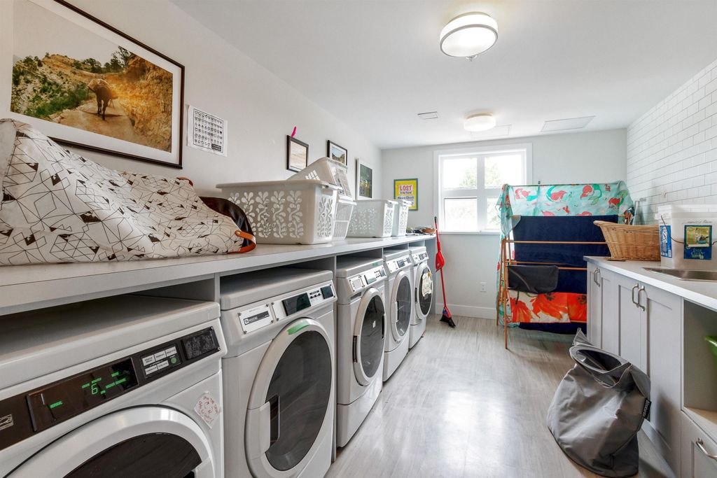 listing image 1108800170443830403
