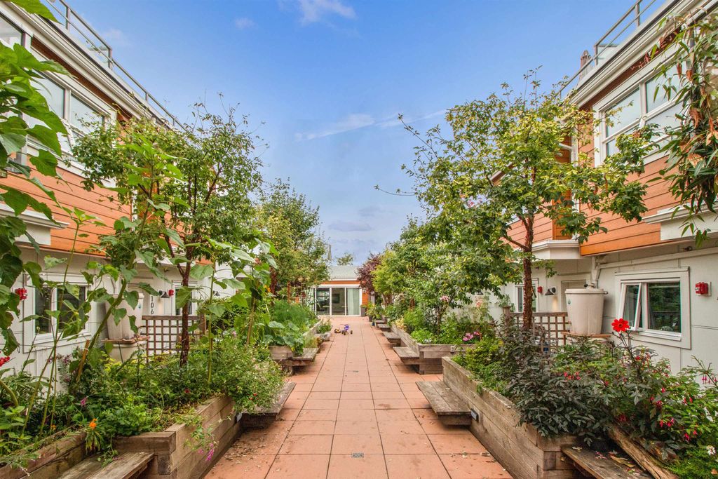 listing image 1103110788130769072