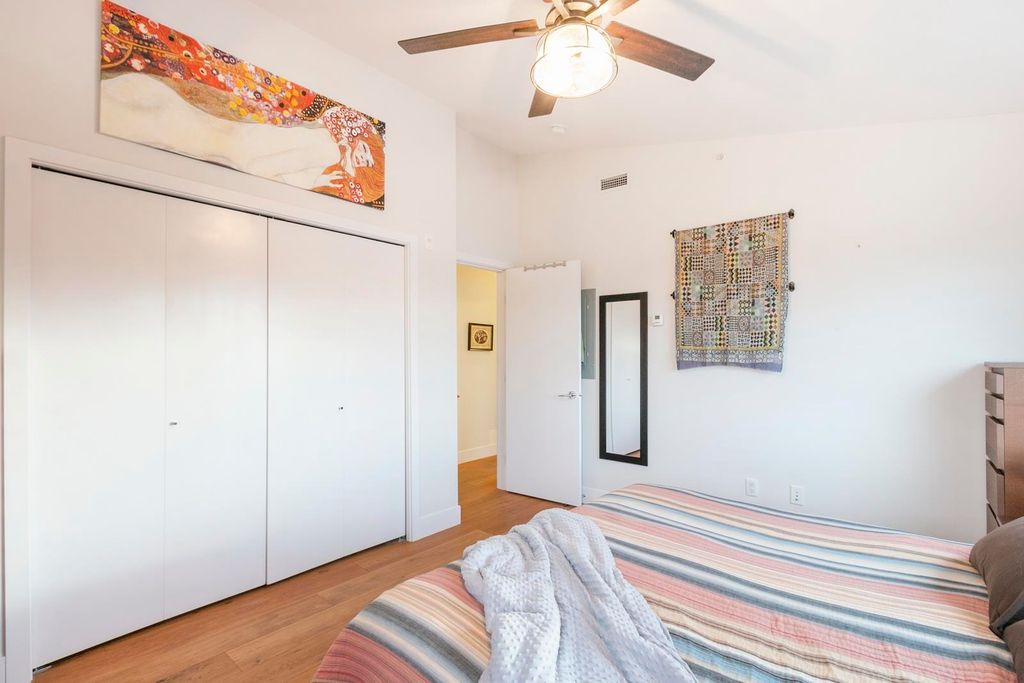 listing image 1106473953781174929