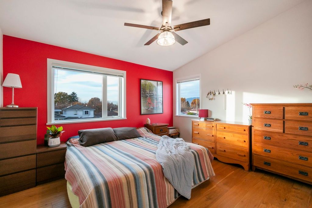 listing image 1106108347367972355