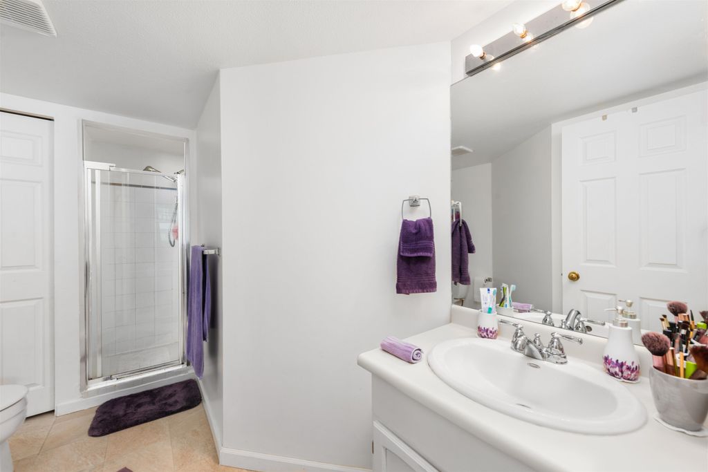 listing image 1102342165244156179