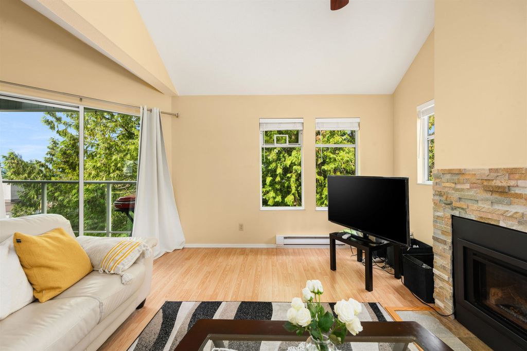 listing image 1103328604267054207