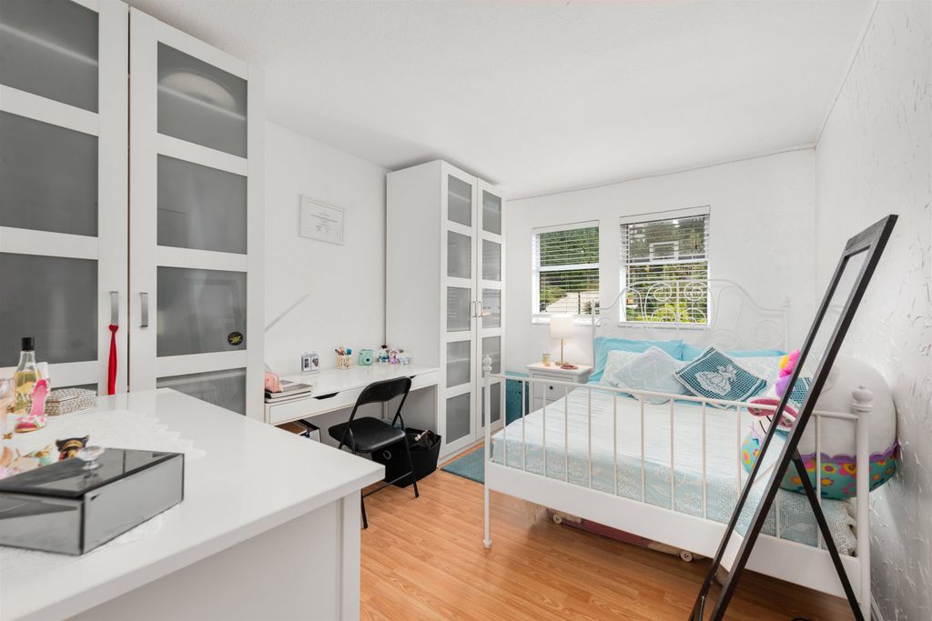 listing image 1100364669994415960