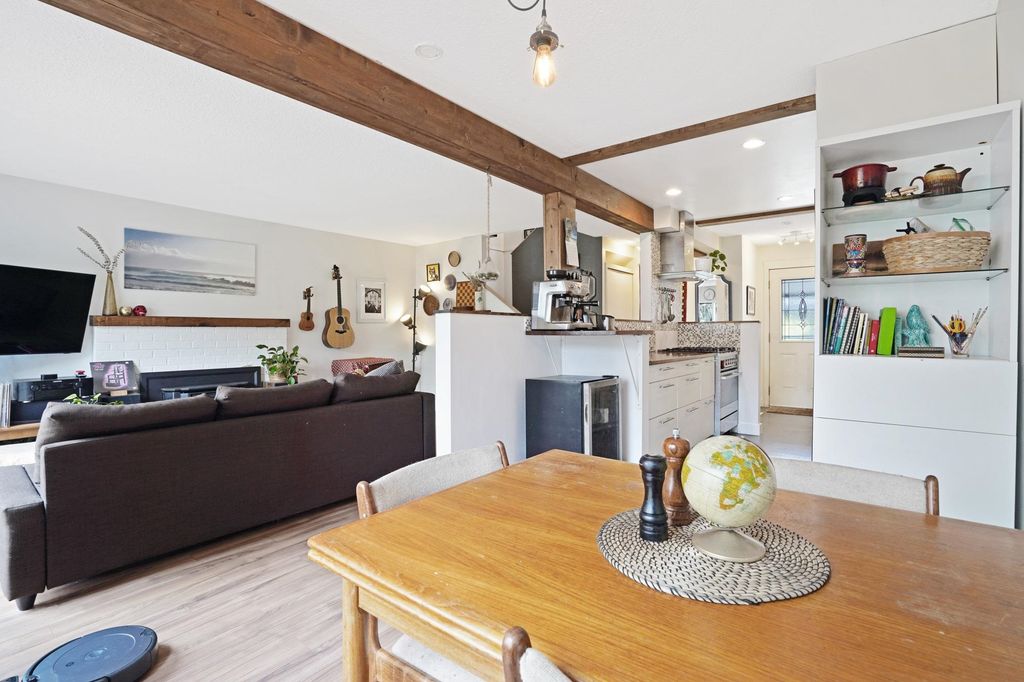 listing image 1108703659399400644