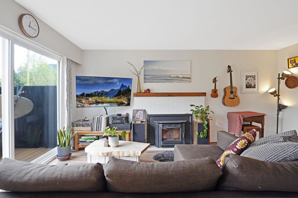 listing image 1102119562920577256