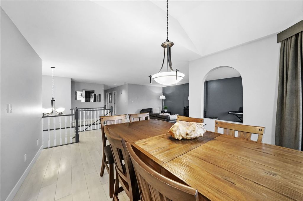 listing image 1107963243901318992