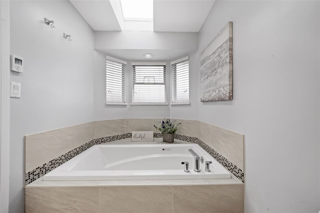 listing image 1106187712985707356
