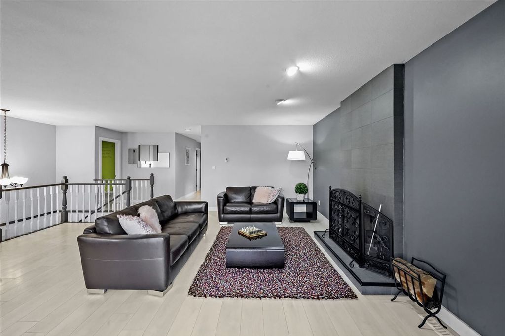 listing image 1105021743829021880
