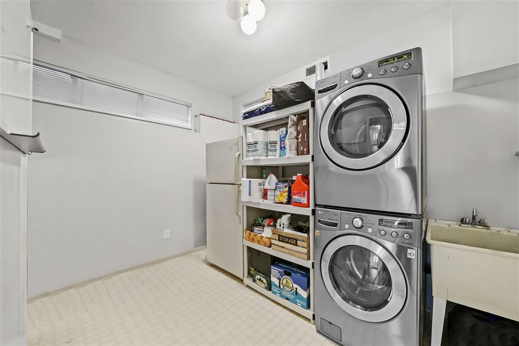 listing image 1105878077771605689