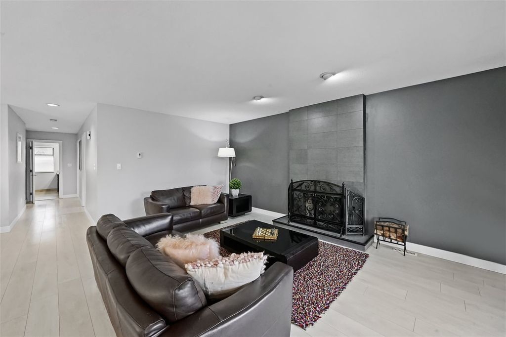 listing image 1100308412273418405