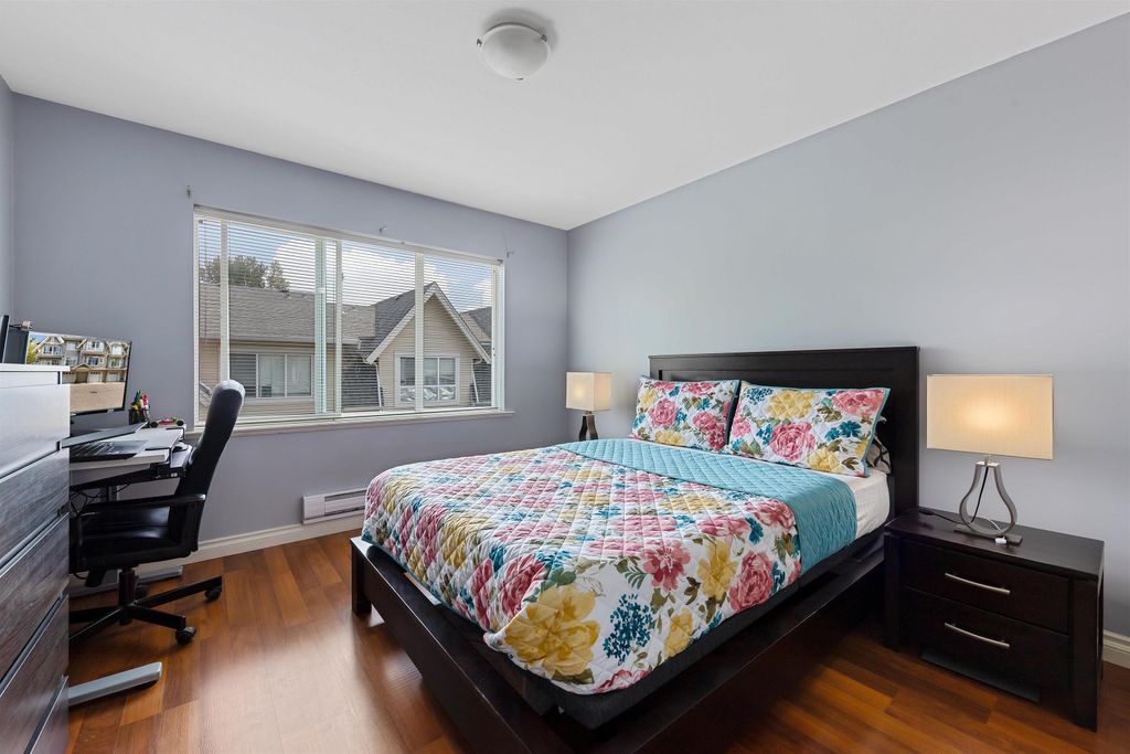listing image 1109854686735708544
