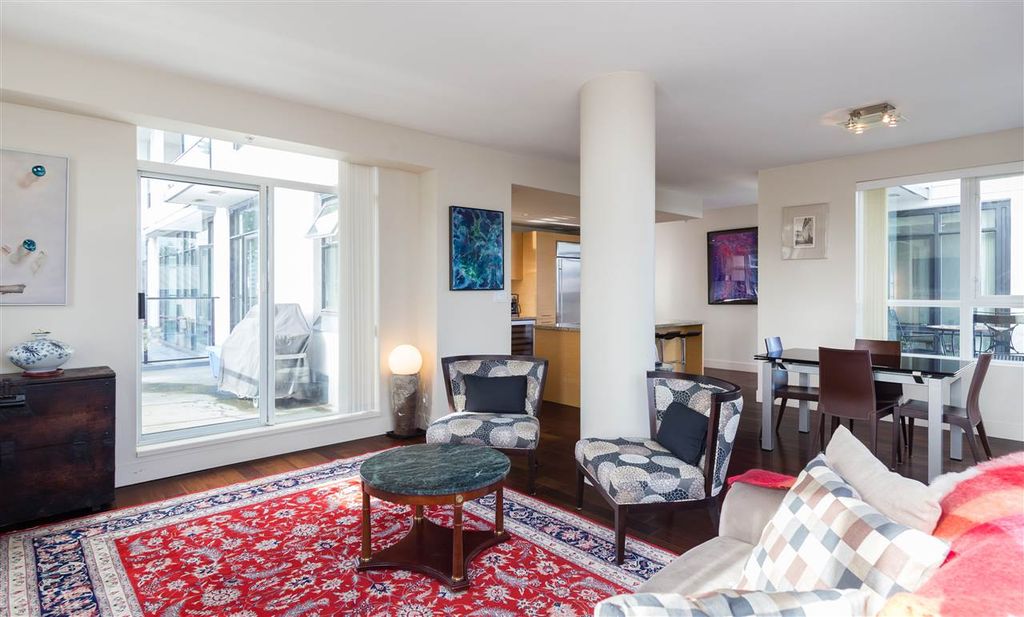 listing image 1102945337408681646