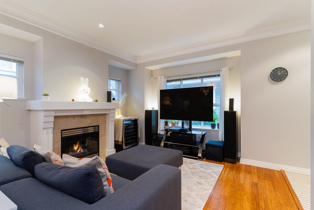 listing image 1104073051326600746