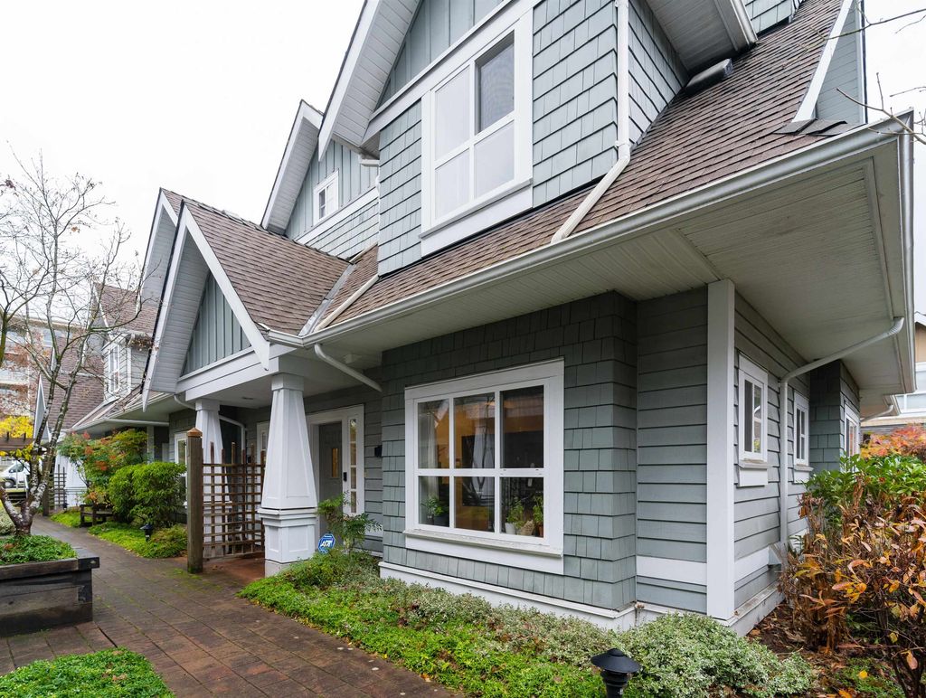 listing image 1101634673233440195
