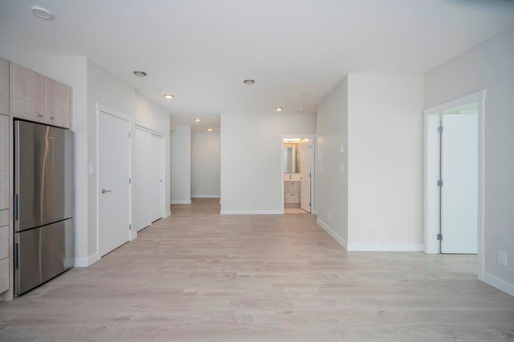 listing image 1101616807826288635