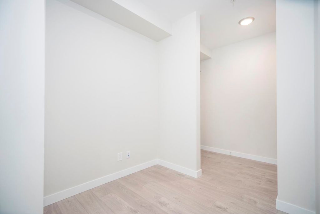 listing image 1104904137631900414