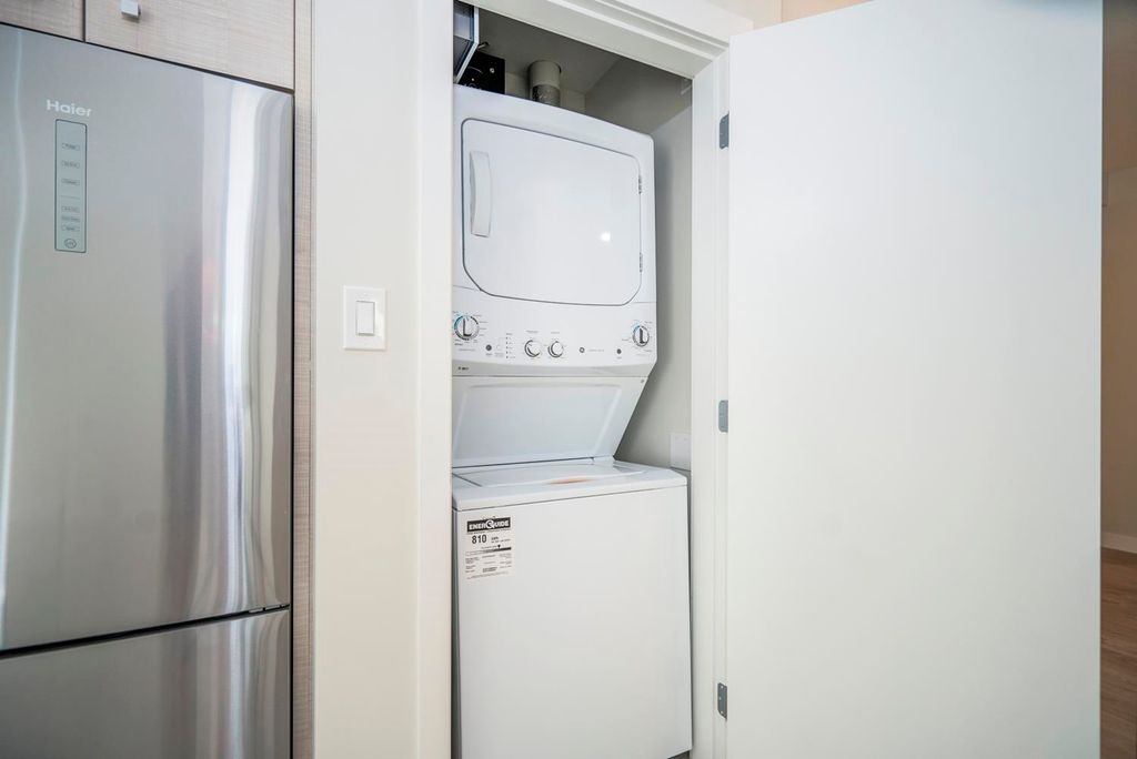 listing image 1109930514680705524