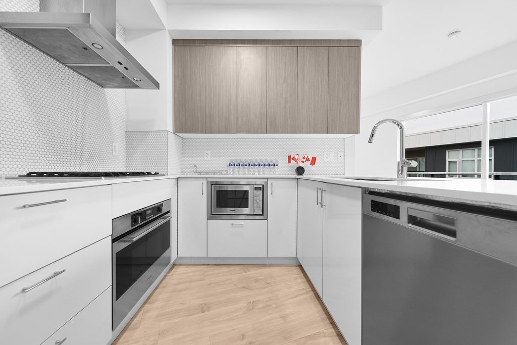 listing image 1105850251545956113