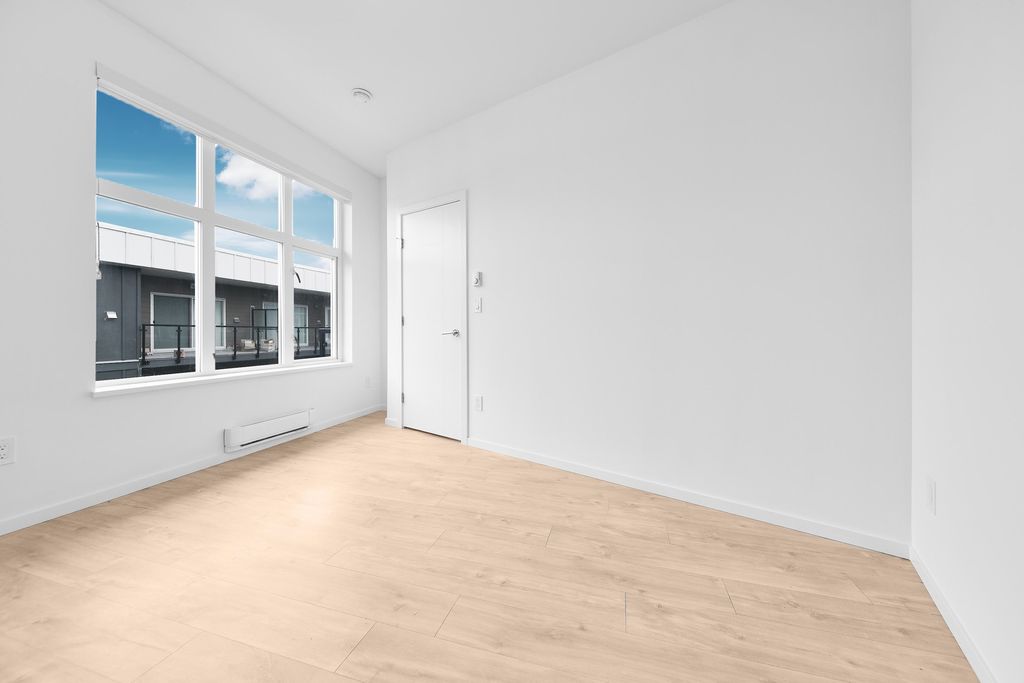 listing image 1109345403768463938