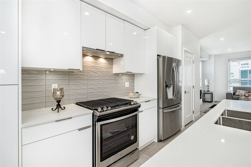 listing image 1100628816795943657