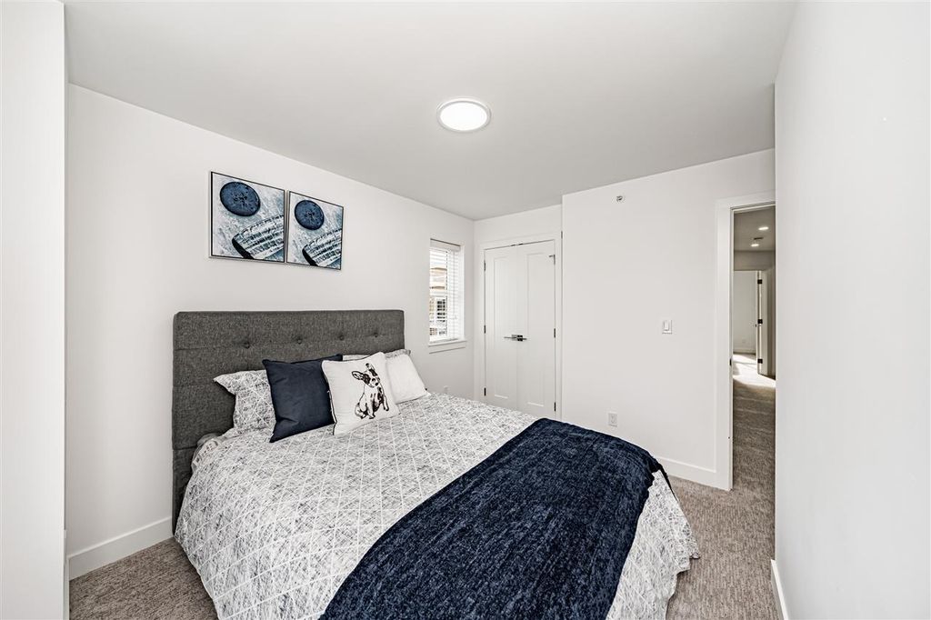 listing image 1106397136689474291