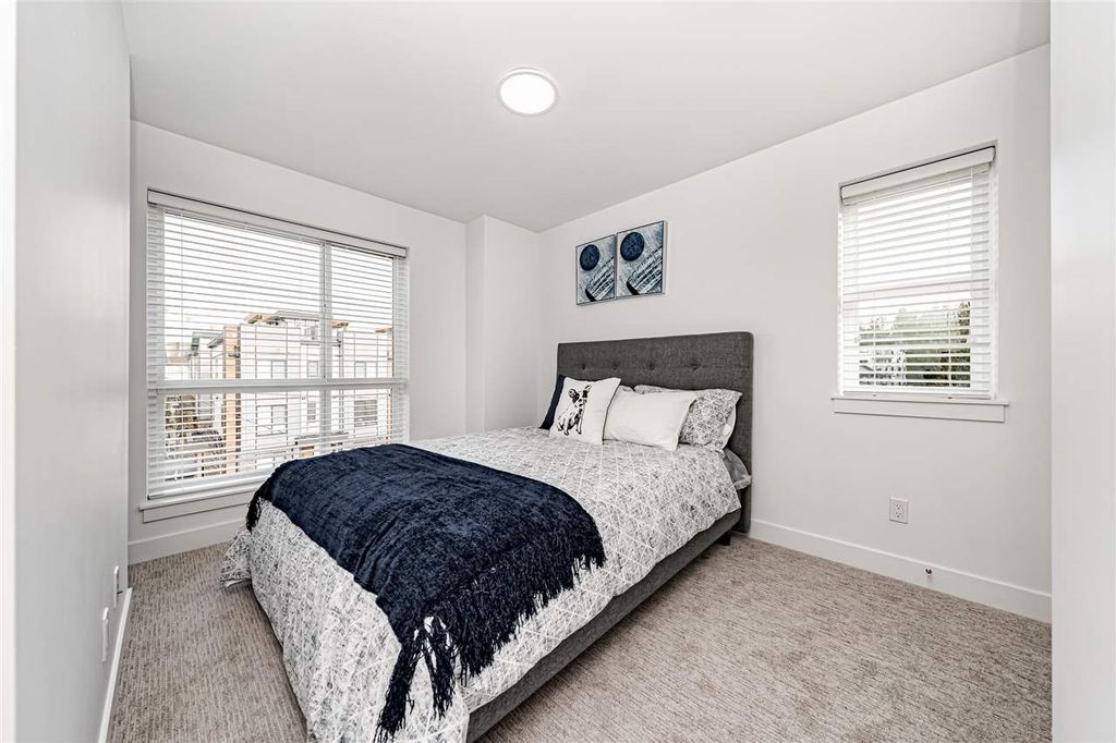 listing image 1102529421804330176