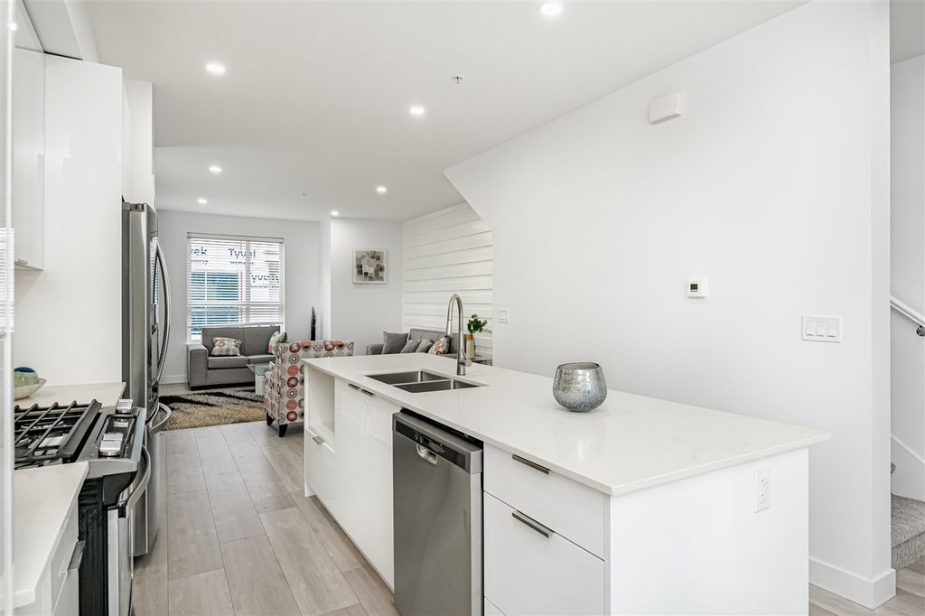 listing image 1109738902647820425