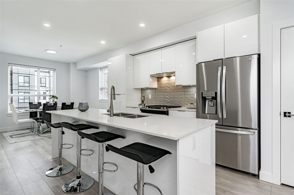 listing image 1107063580291029315