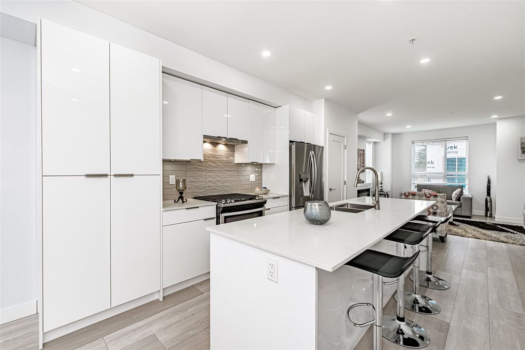 listing image 1103450205695354959