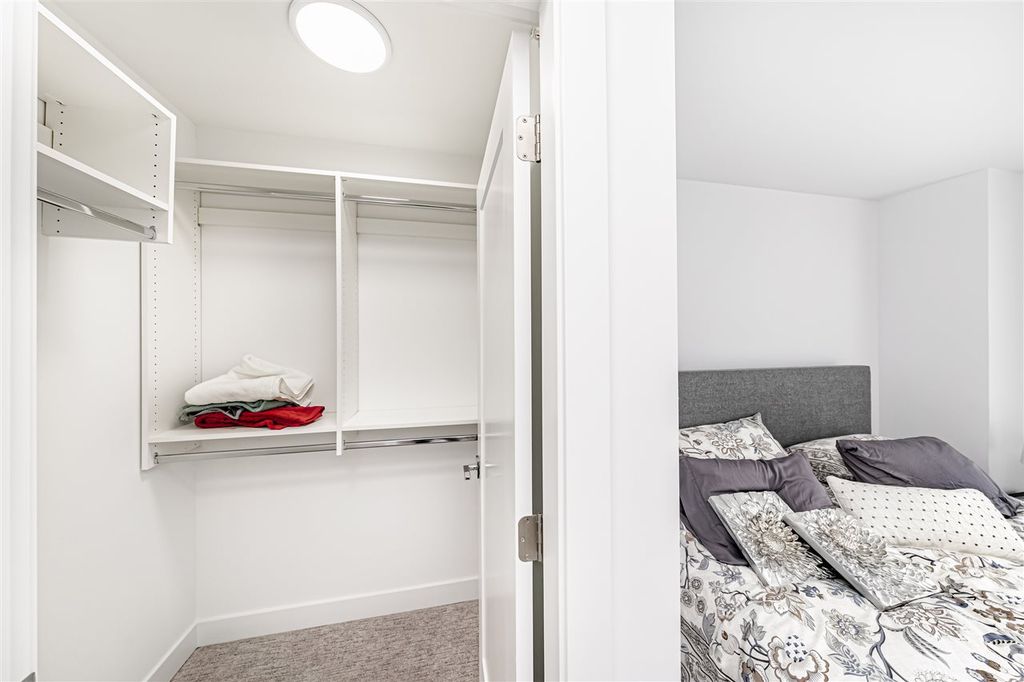 listing image 1104554600584784868